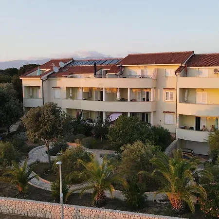 Apartment Stunning In With Wifi Mandre